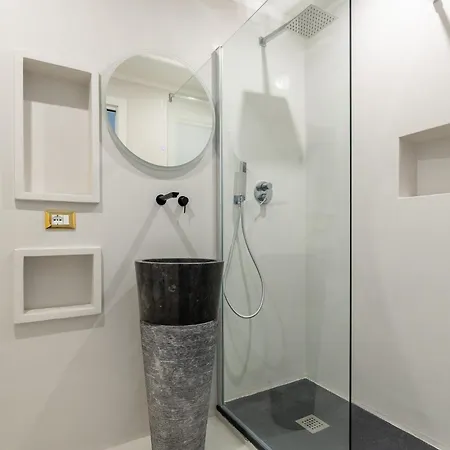 Maison Gil Santucci 3*