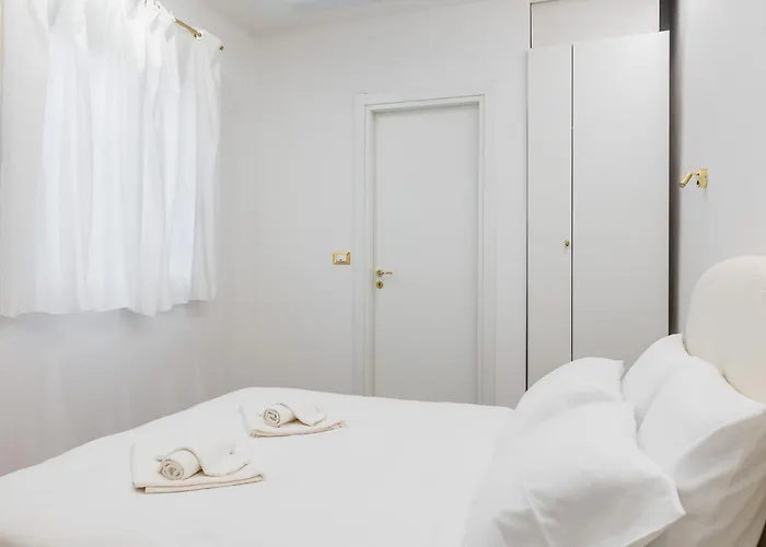 Maison Gil Santucci בית הארחה 3*