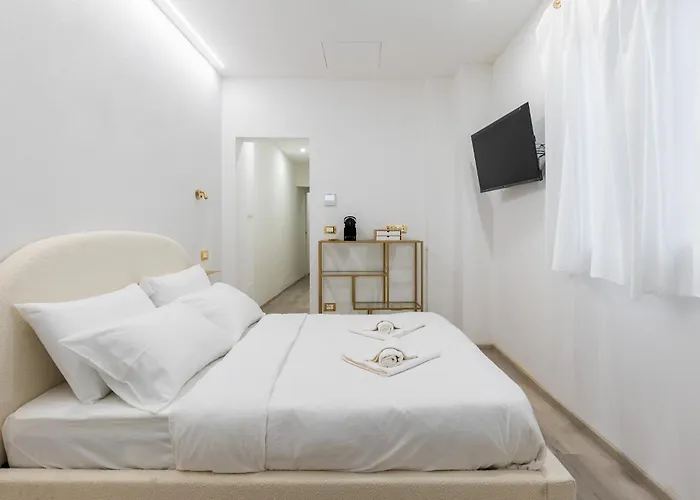 Maison Gil Santucci 3*